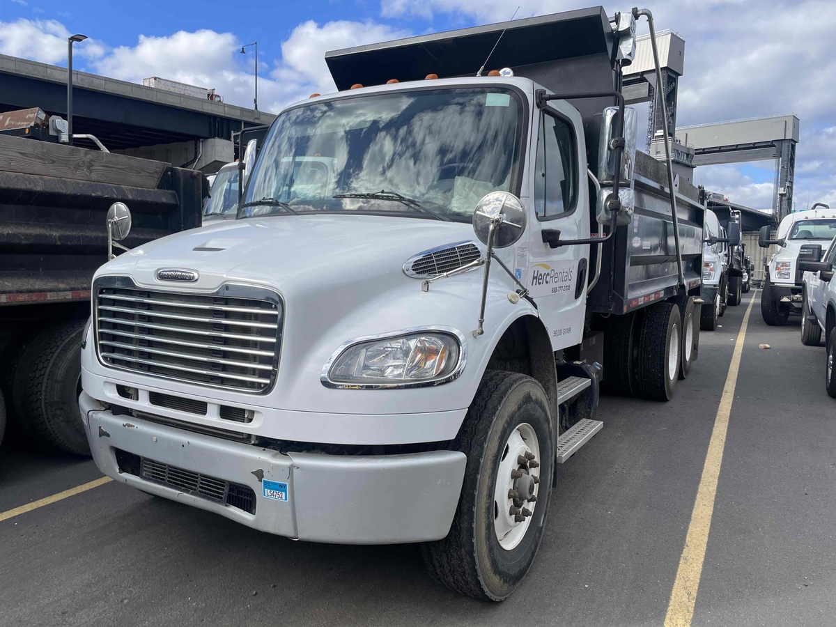 2016 Freightliner M2106