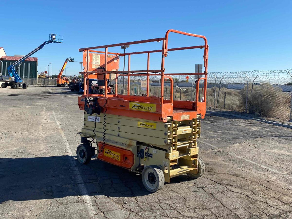2017 JLG 2646ES