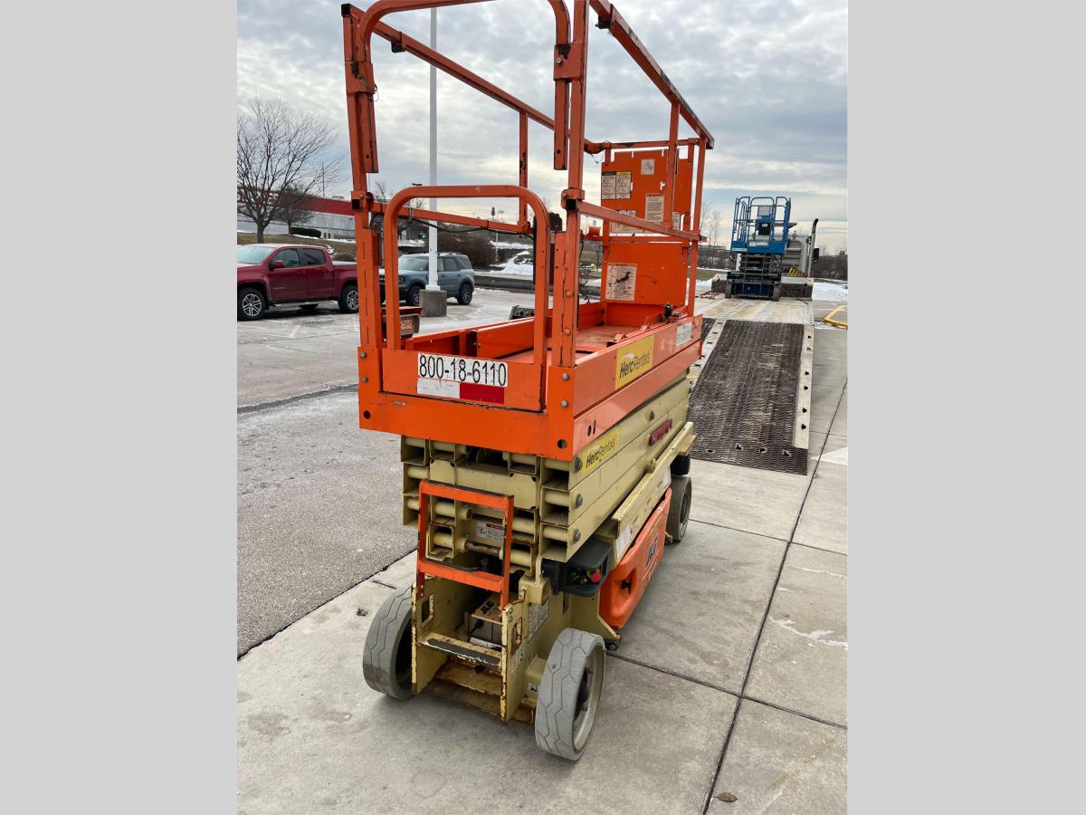 2017 JLG 2632ES