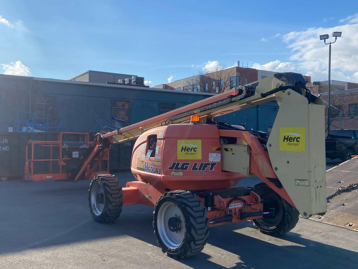 2013 JLG 600AJ