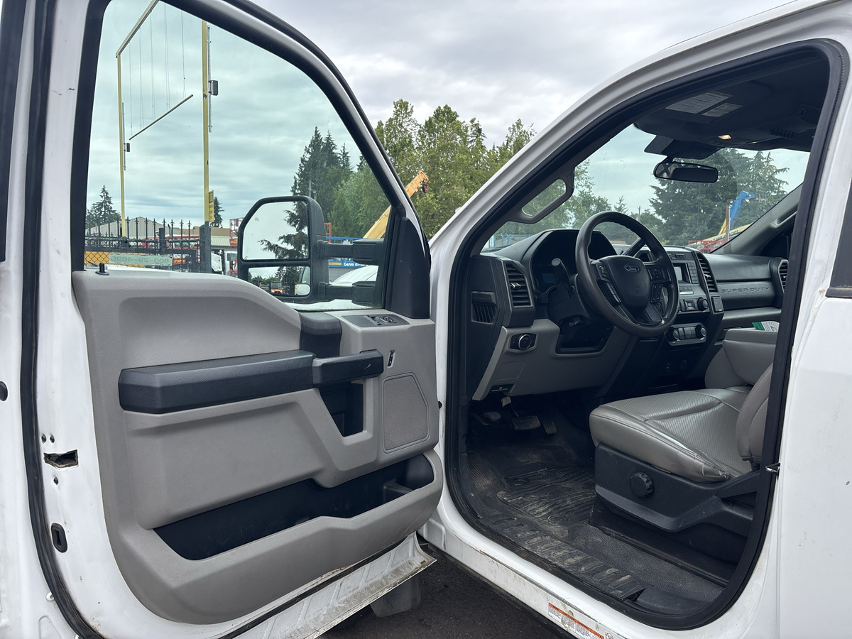 2020 Ford F550-8