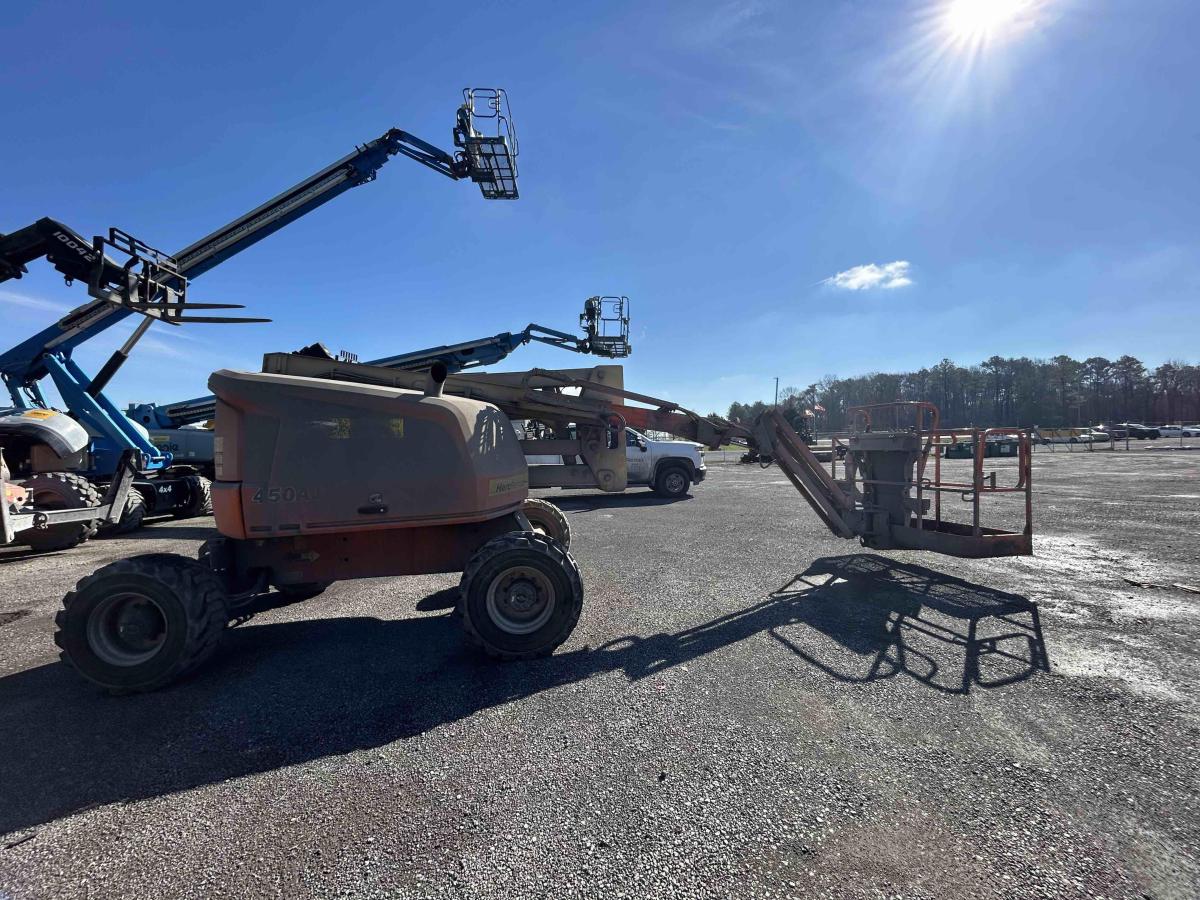 2017 JLG 450AJ