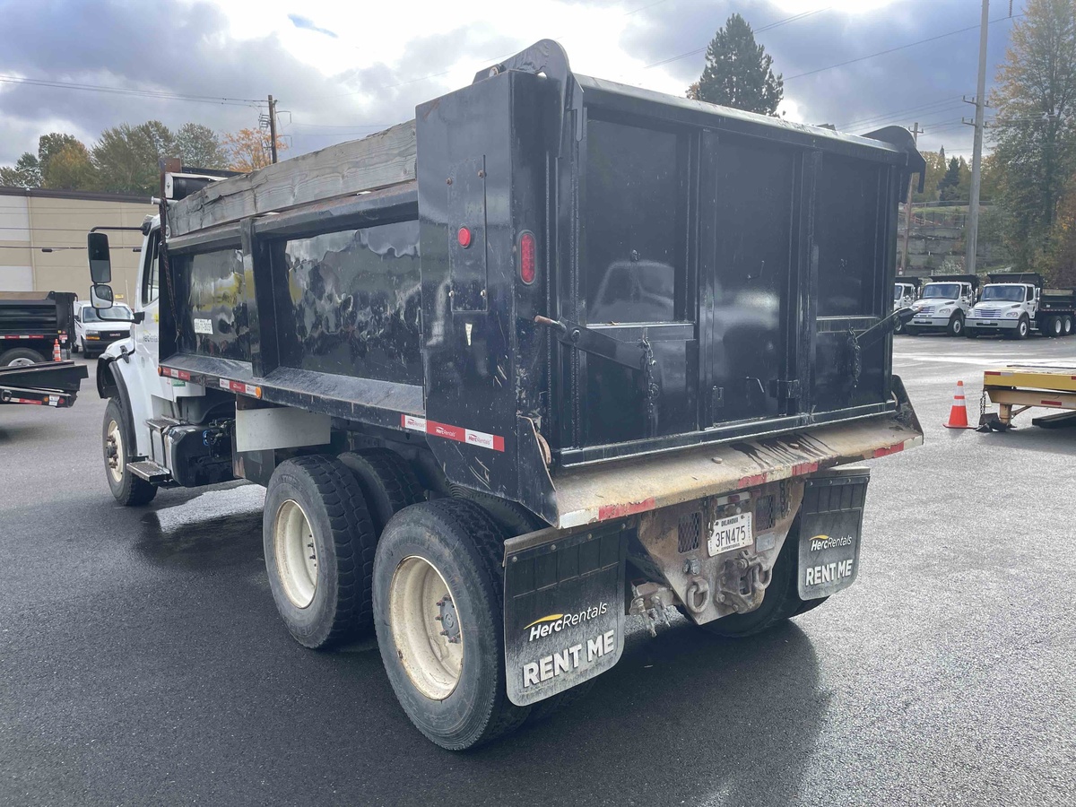 2017 Freightliner M2106-11