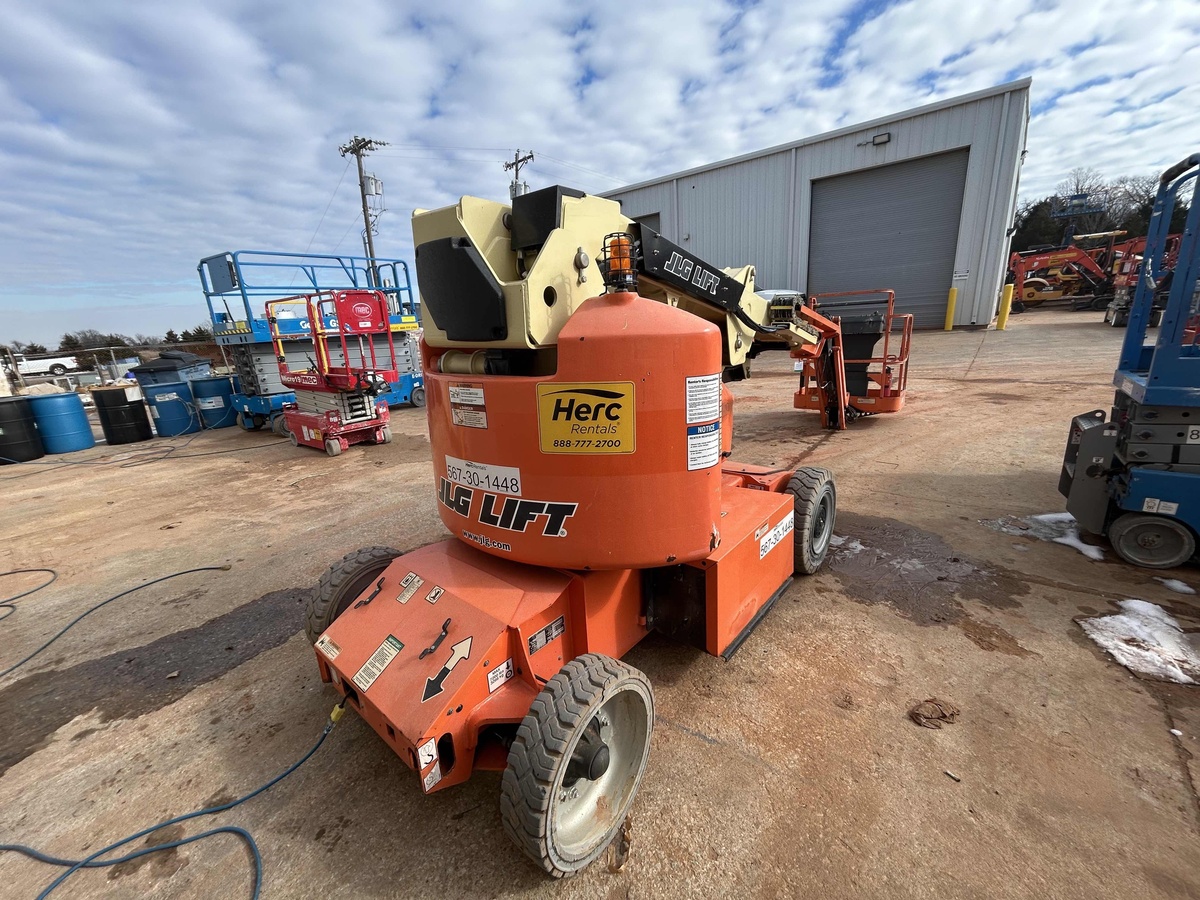 2017 JLG E400AJPN-3