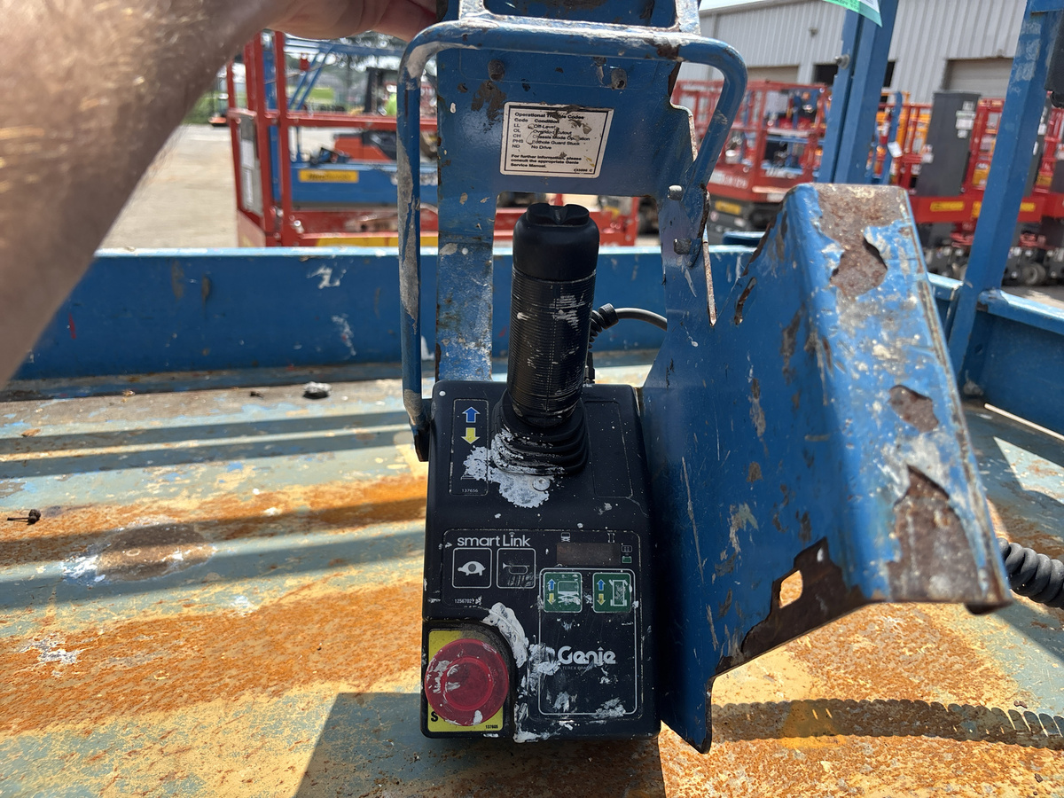 2017 Genie GS-3246-5