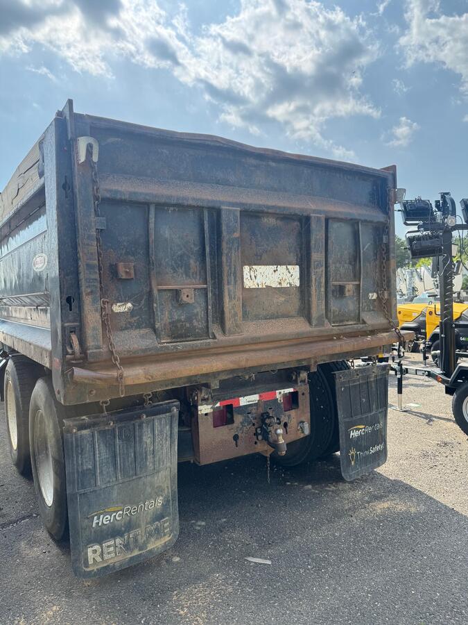 2015 Freightliner M2106-7