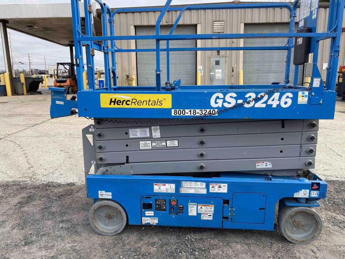 2017 Genie GS-3246