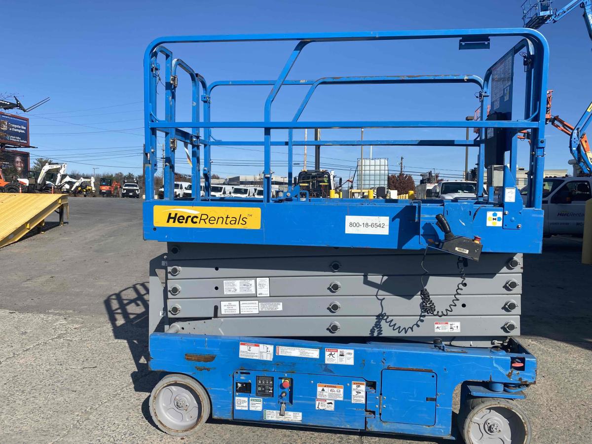2017 Genie GS-3246