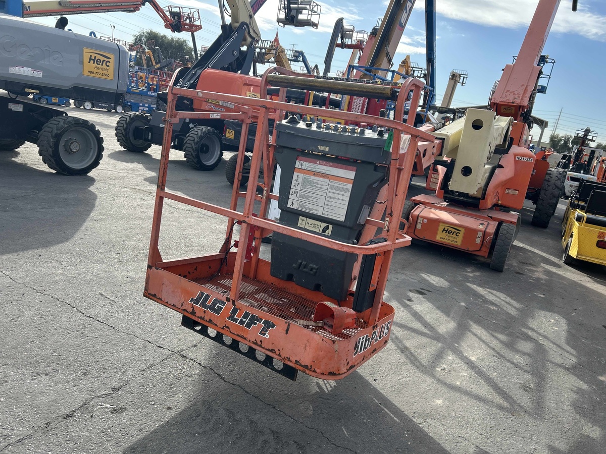 2017 JLG E400AJPN