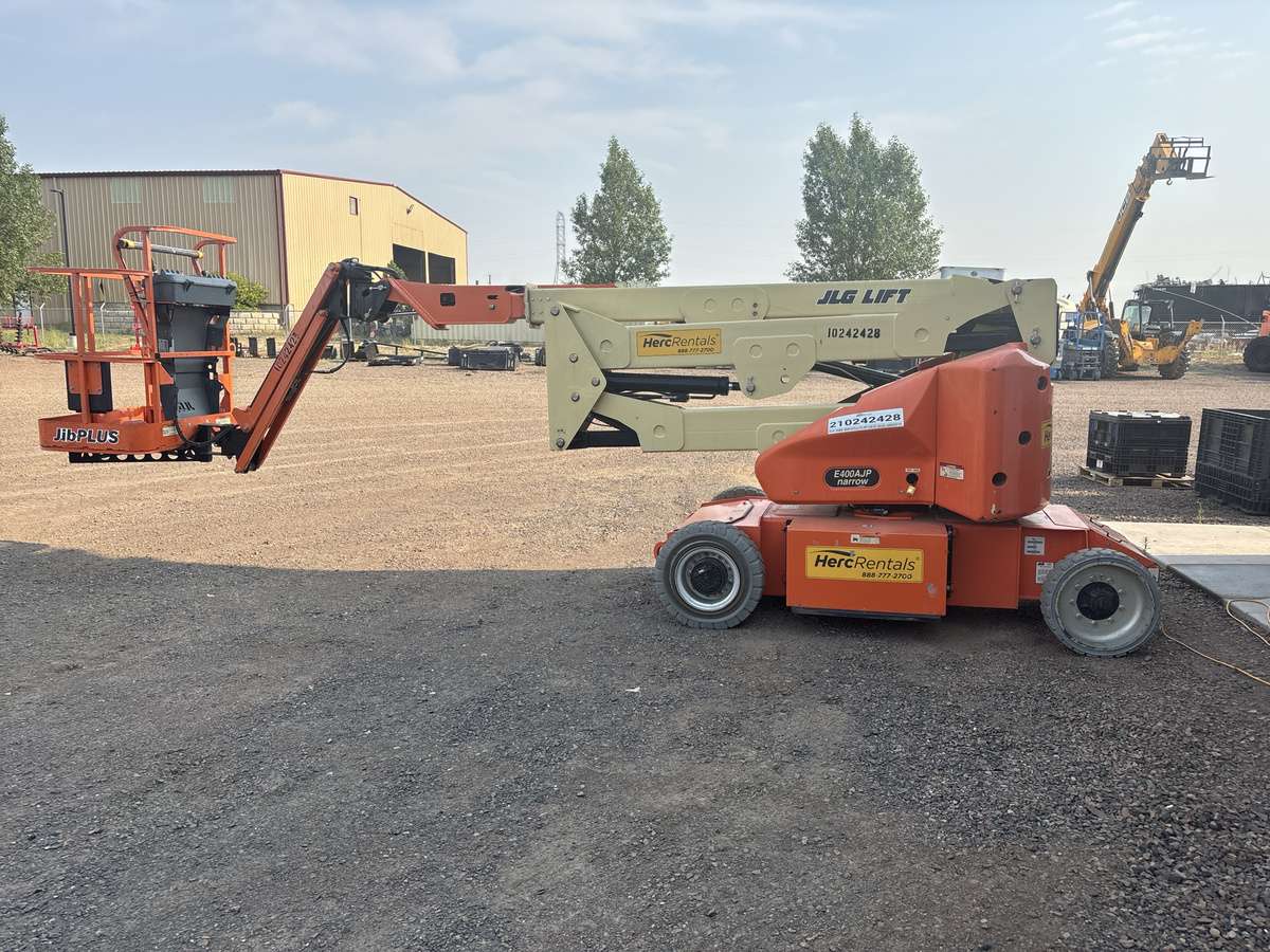 2018 JLG E400AJPN-2