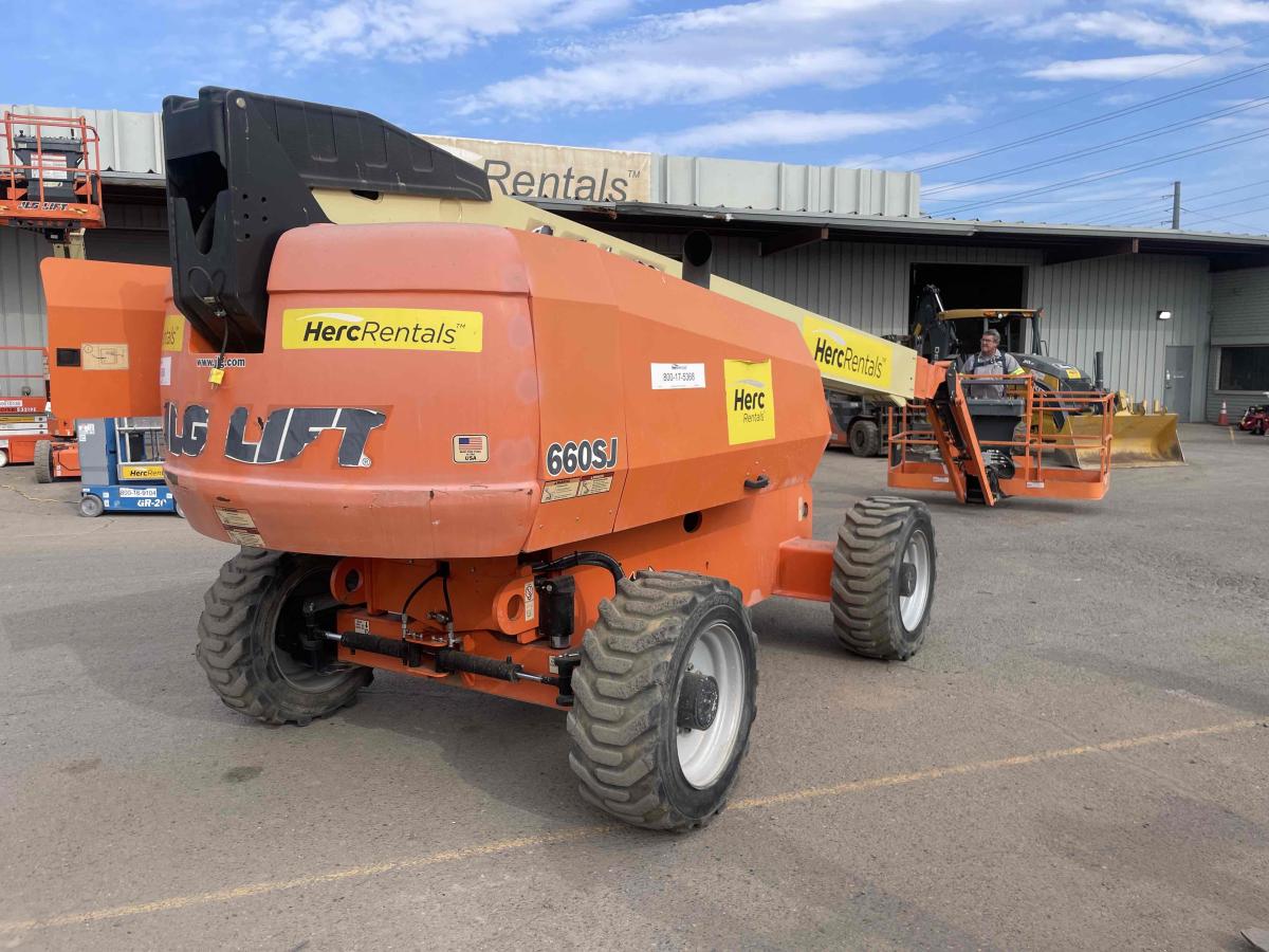 2017 JLG 660SJ