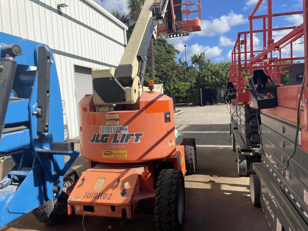 2016 JLG E450AJ-6