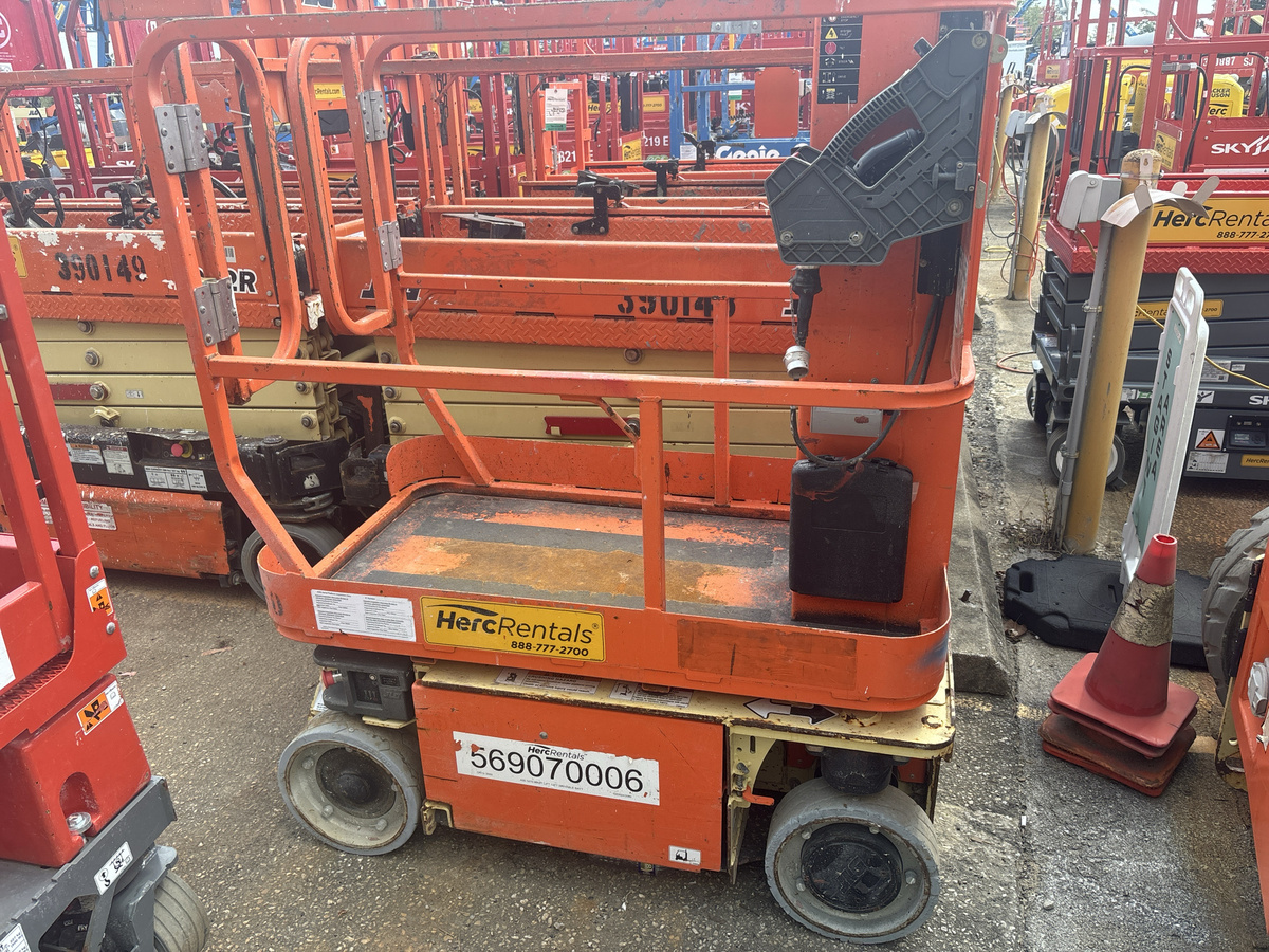 2015 JLG 1230ES