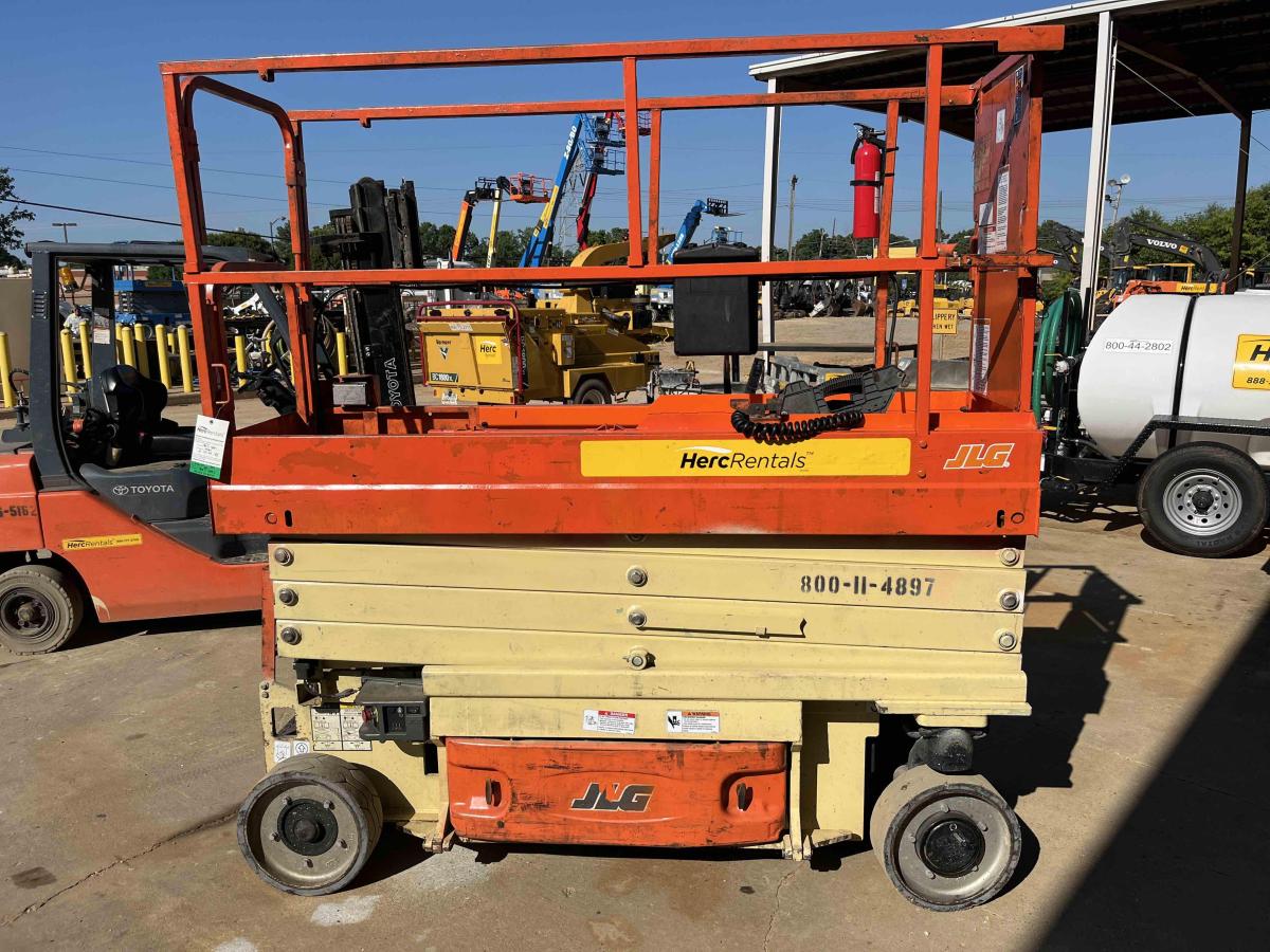 2016 JLG 2632ES