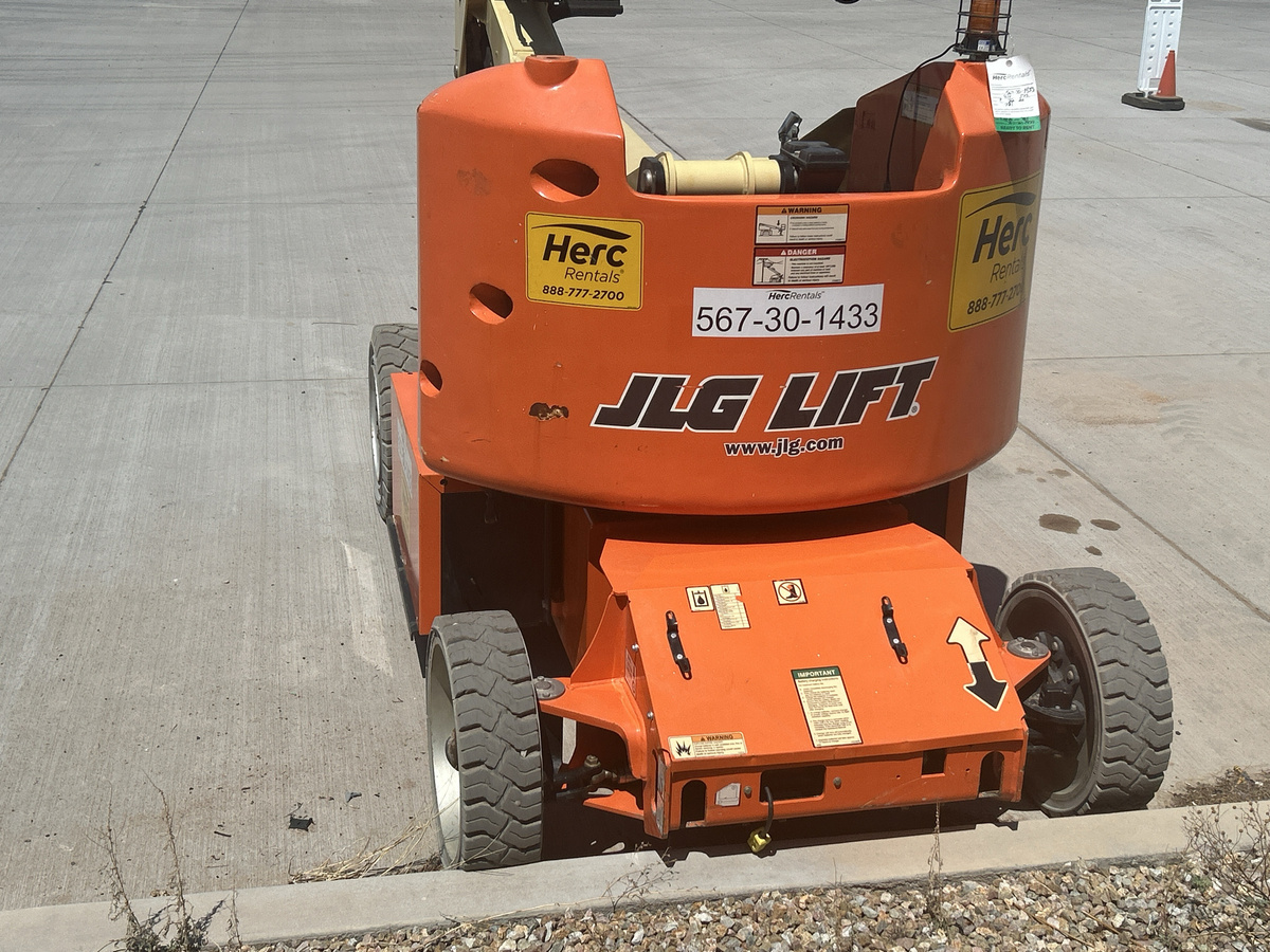 2018 JLG E400AJPN-7
