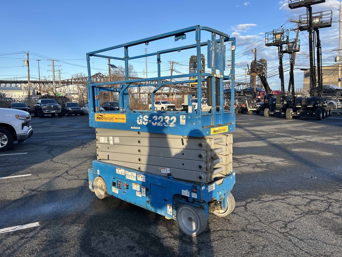 2017 Genie GS-3232-4