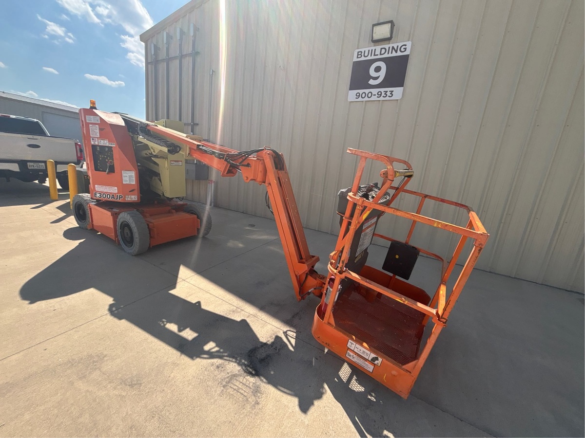 2018 JLG E300AJP-4