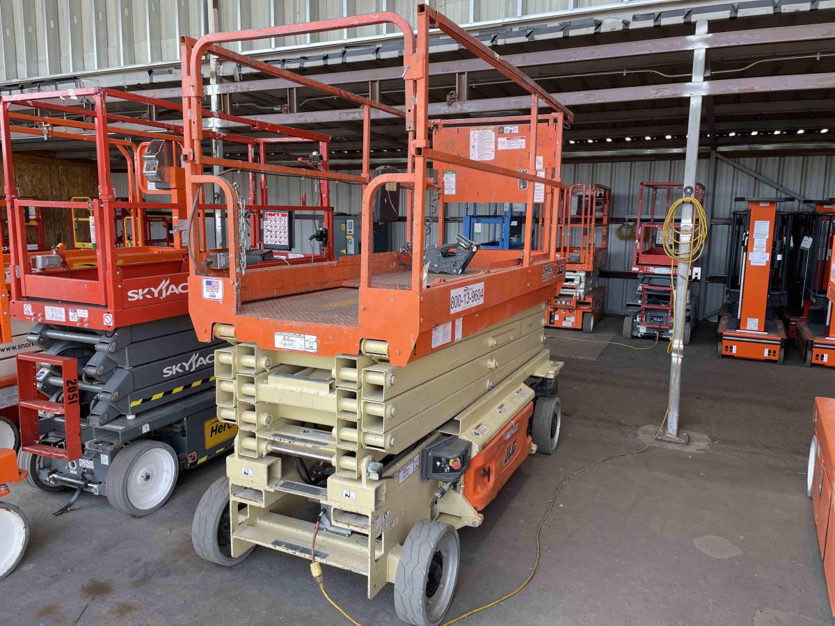 2017 JLG 2646ES