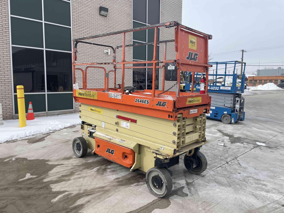 2017 JLG 2646ES