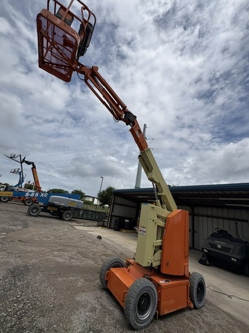 2016 JLG E300AJP-4