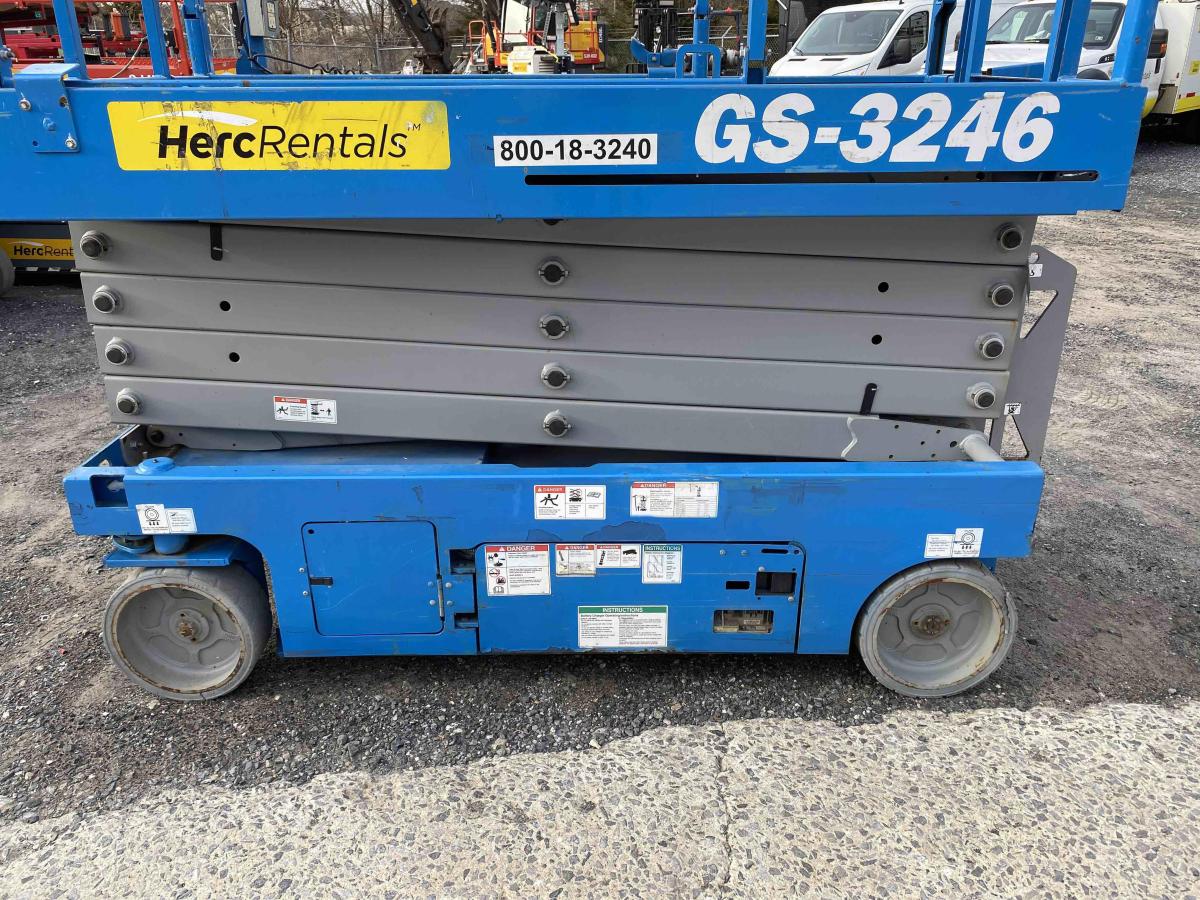 2017 Genie GS-3246