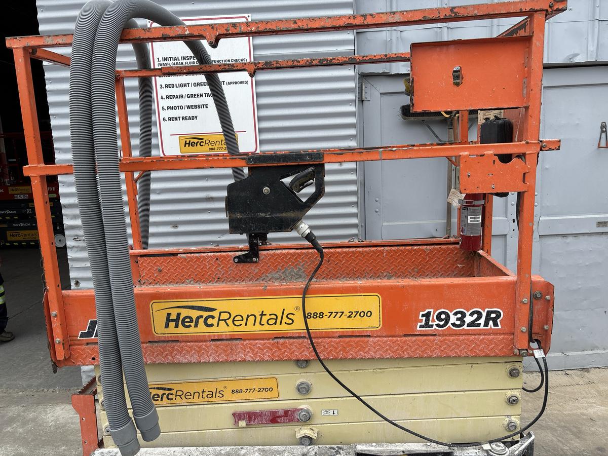 2019 JLG 1932R-9