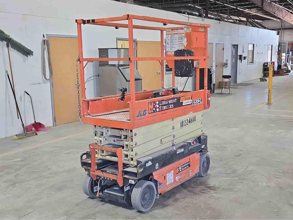 2017 JLG 1932R-3