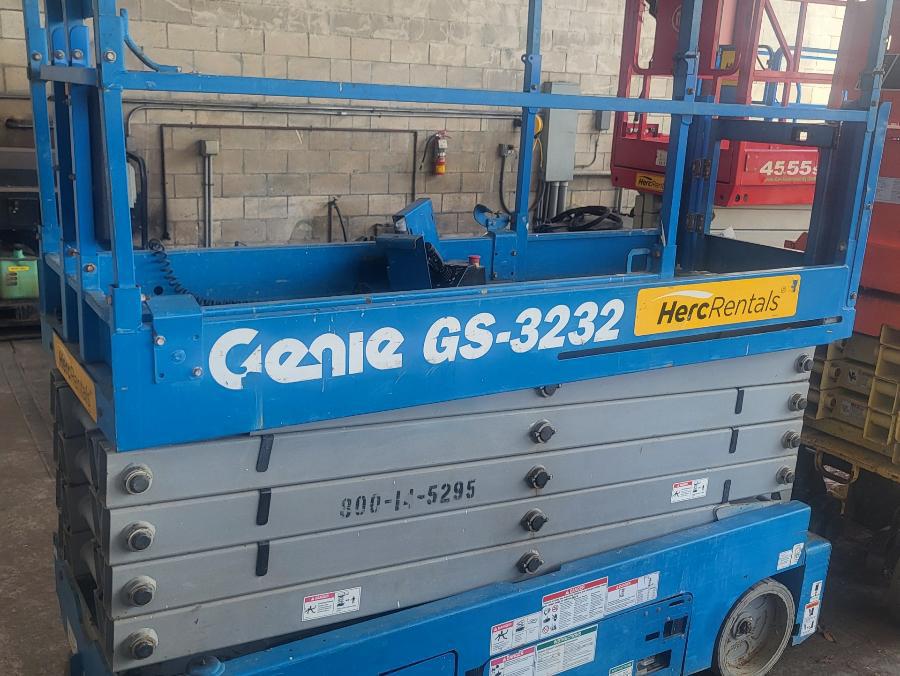 2017 Genie GS-3232