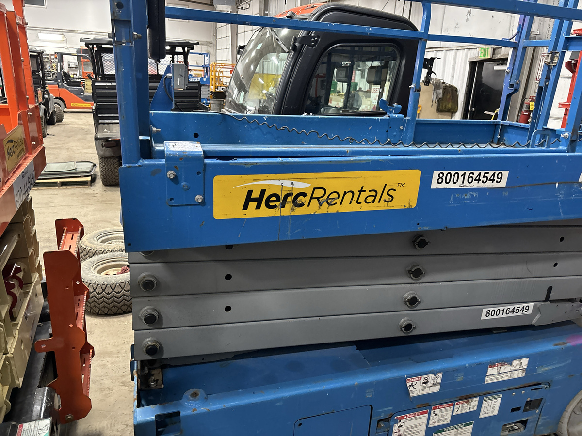 2017 Genie GS-3246-4