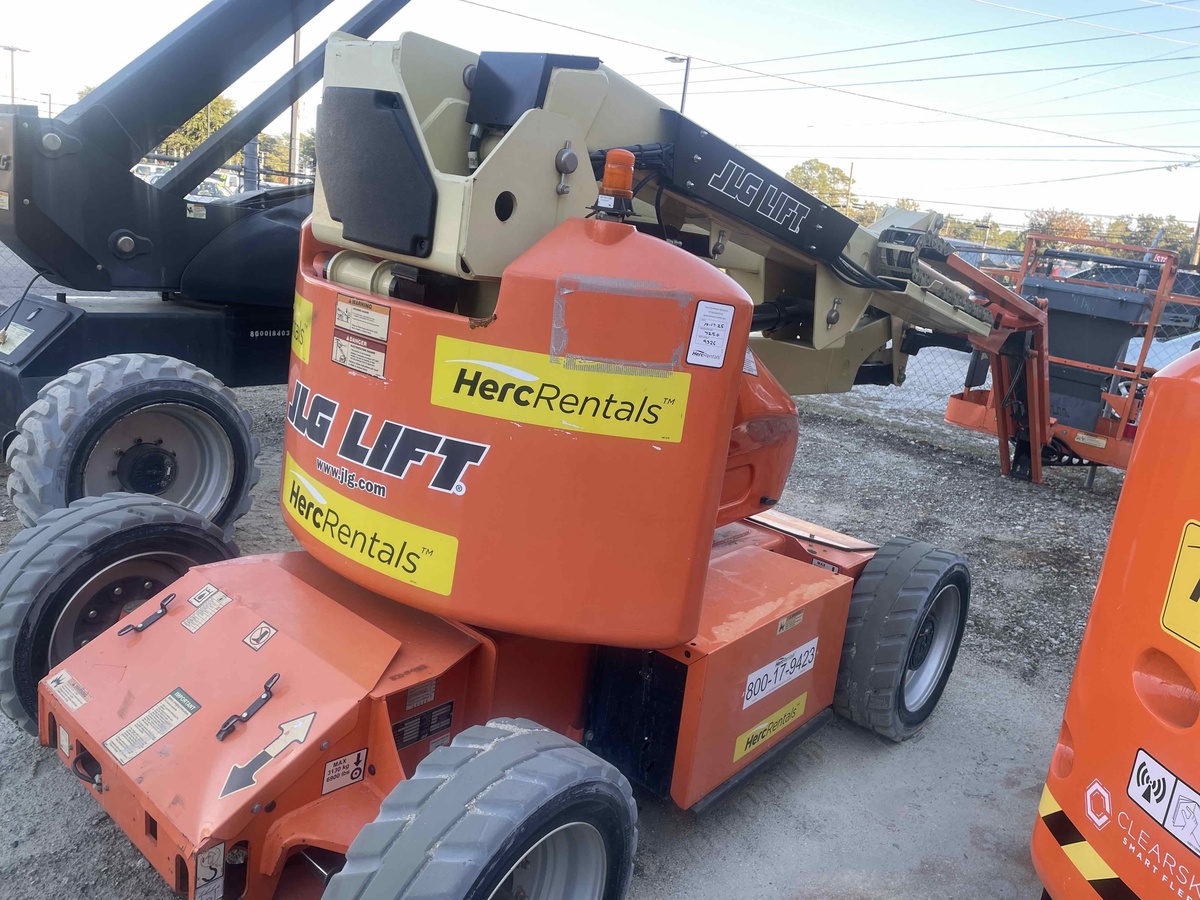 2017 JLG E450AJ-2