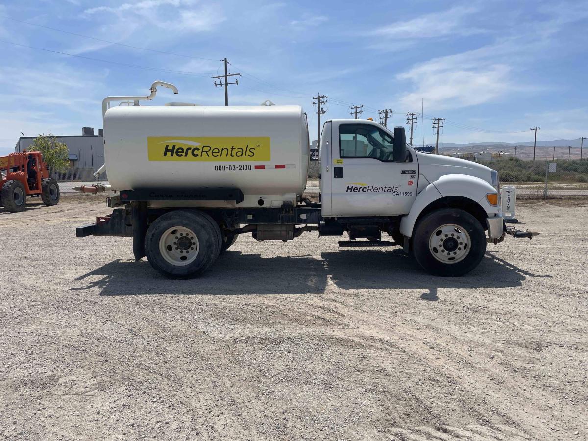 2015 Ford F650-10