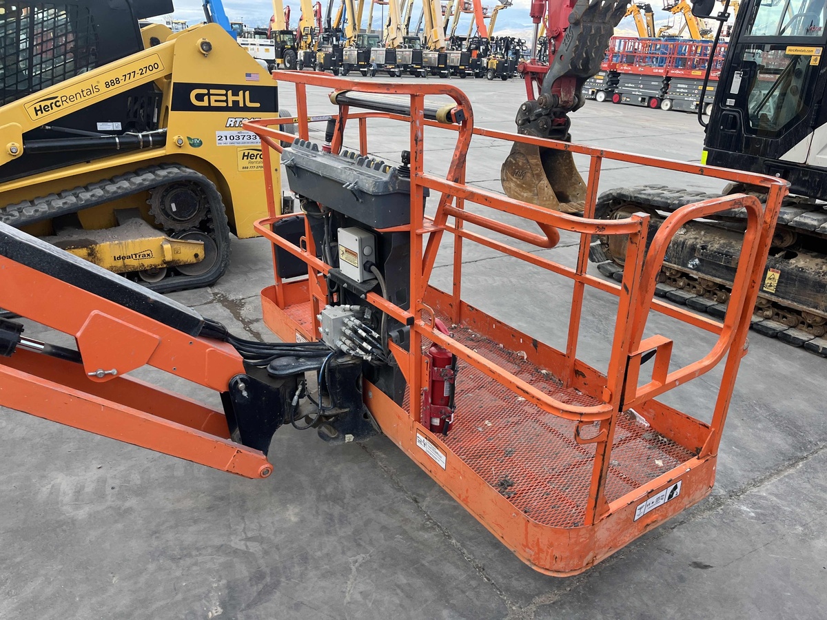 2017 JLG 660SJ-5