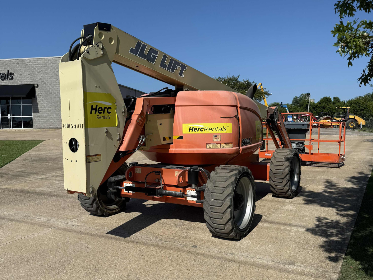 2017 JLG 600AJ-4