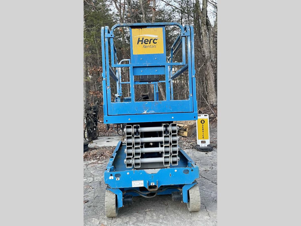 2017 Genie GS-3246-3