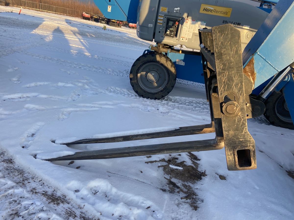 2022 Genie GTH-1056-9