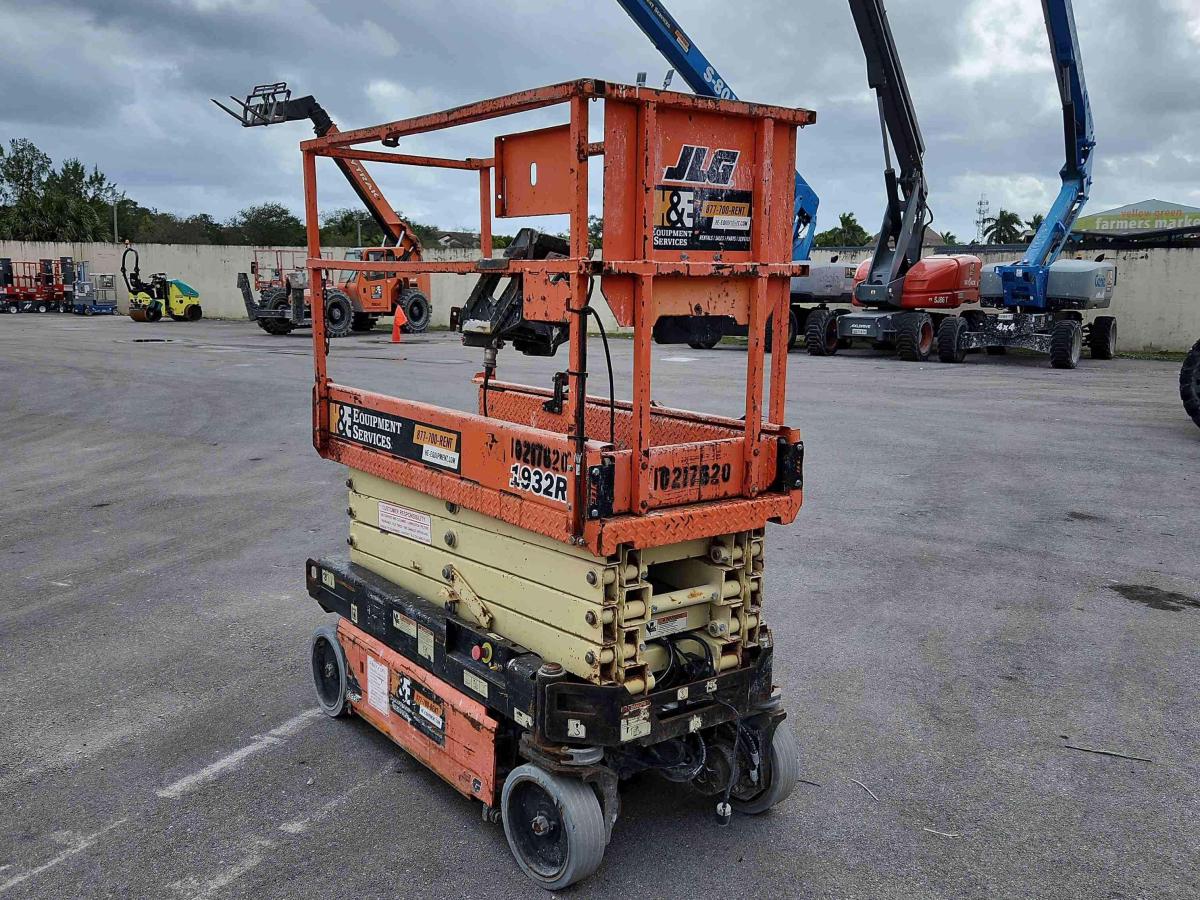 2017 JLG 1932R