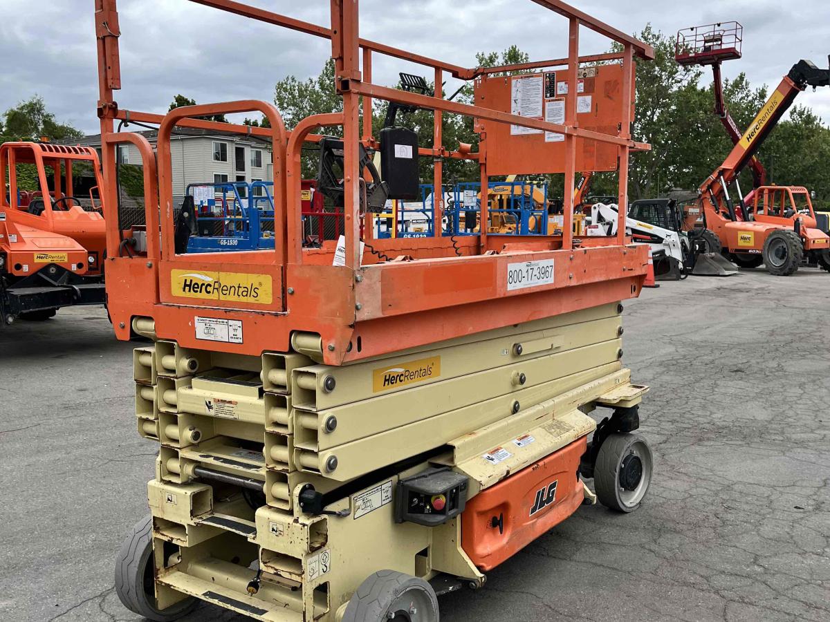 2017 JLG 2646ES-4