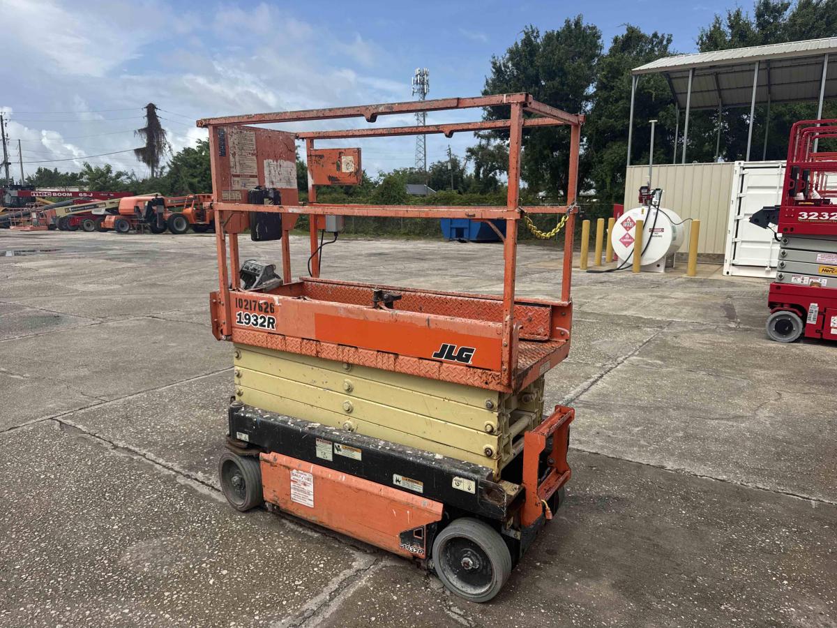 2017 JLG 1932R-2
