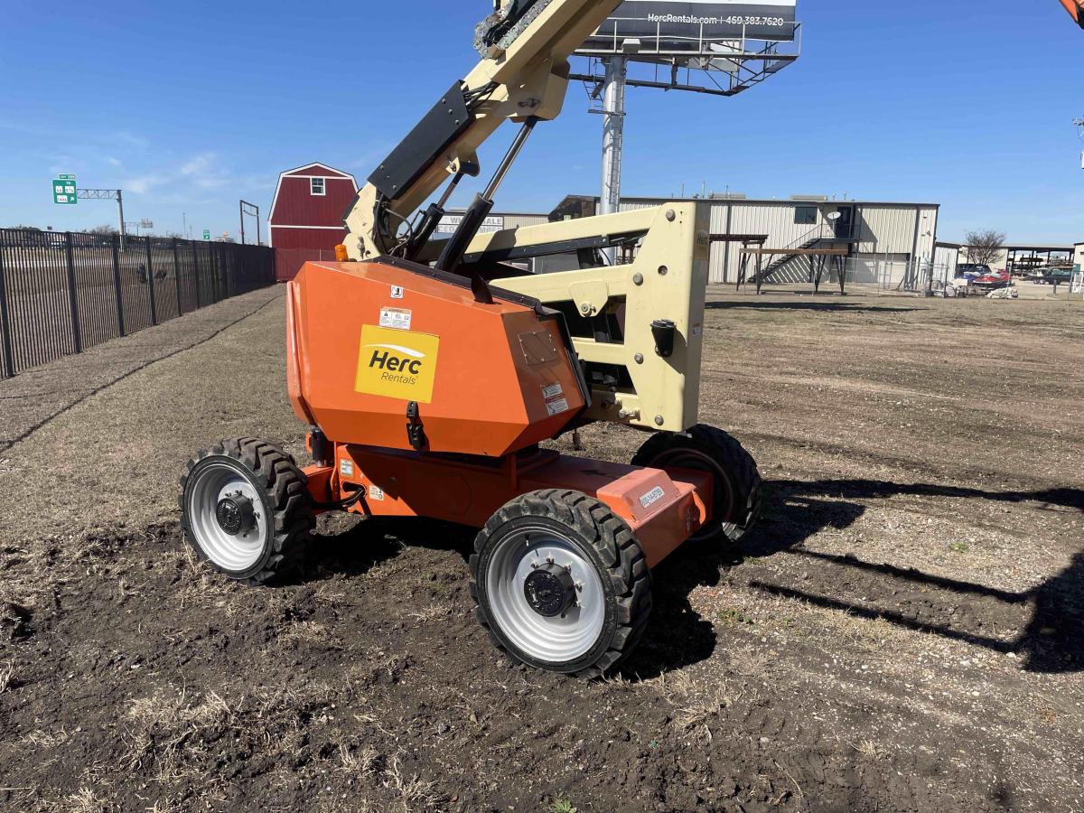 2017 JLG 340AJ