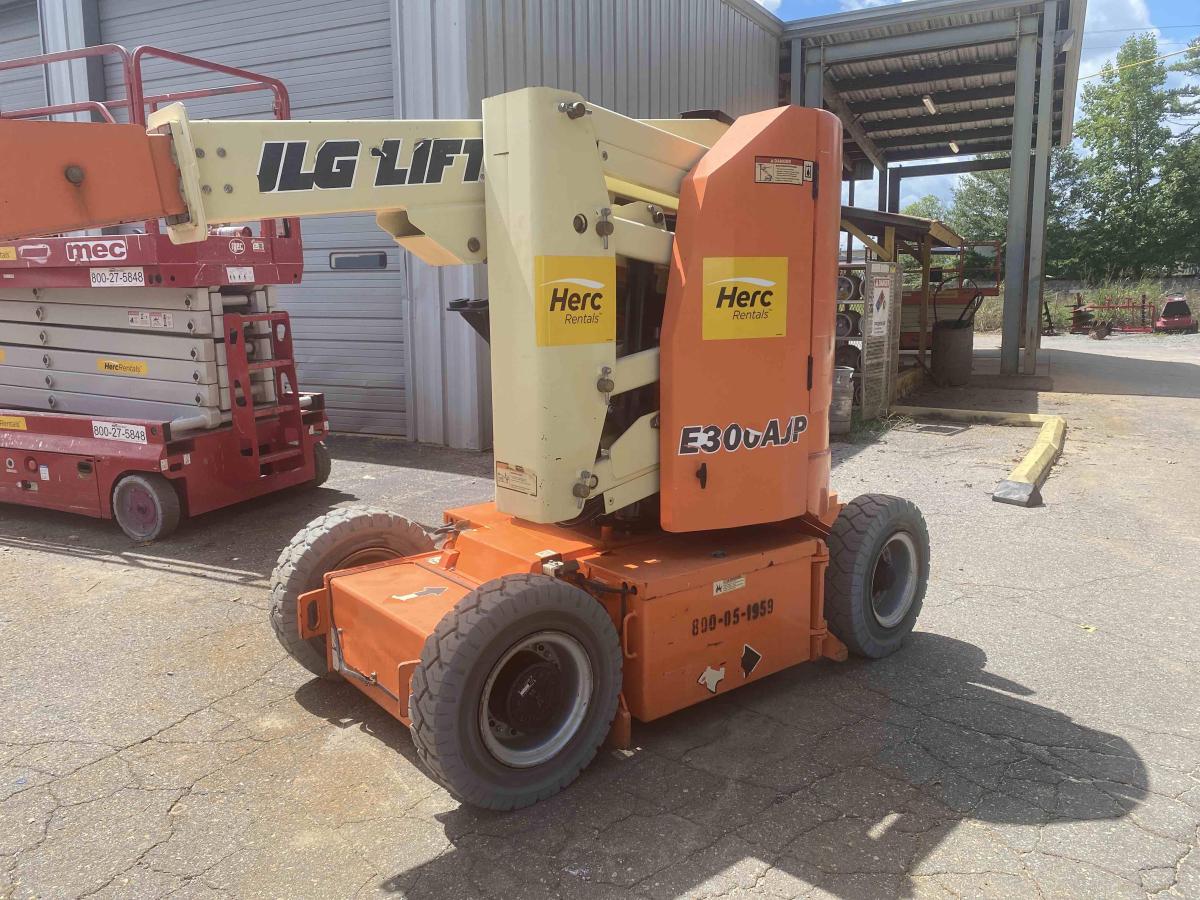 2015 JLG E300AJP