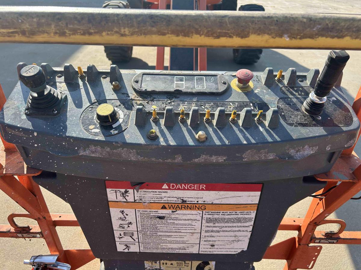 2016 JLG 600AJ-4