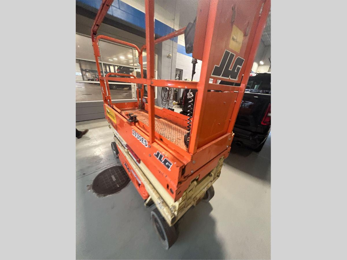 2017 JLG 1930ES