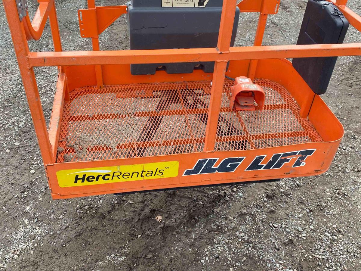 2017 JLG E300AJP