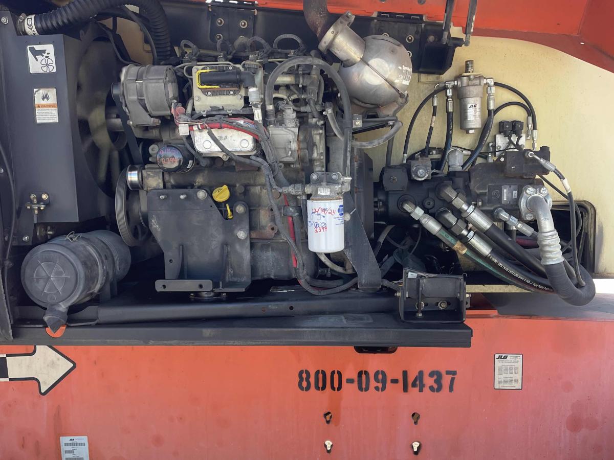 2016 JLG 800AJ