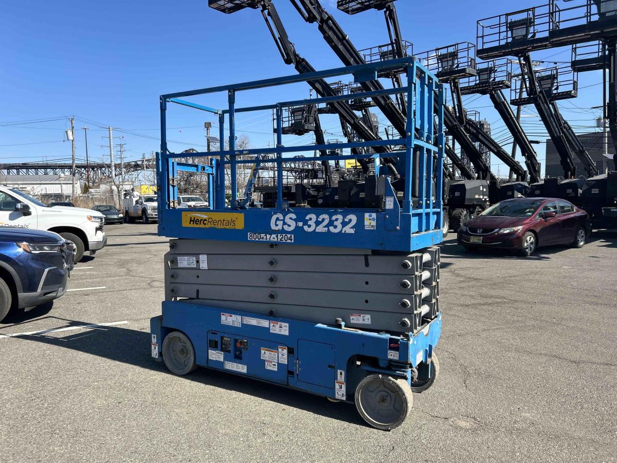 2017 Genie GS-3232
