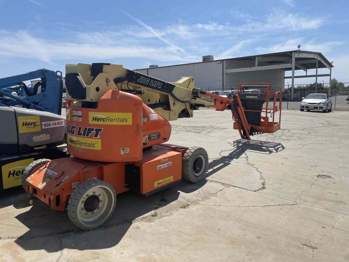2017 JLG E400AJPN-3