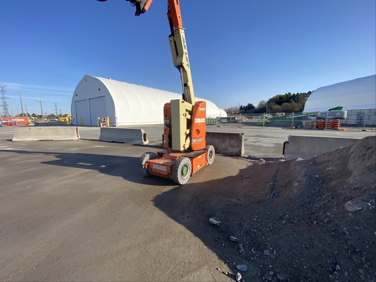2014 JLG E300AJP-3