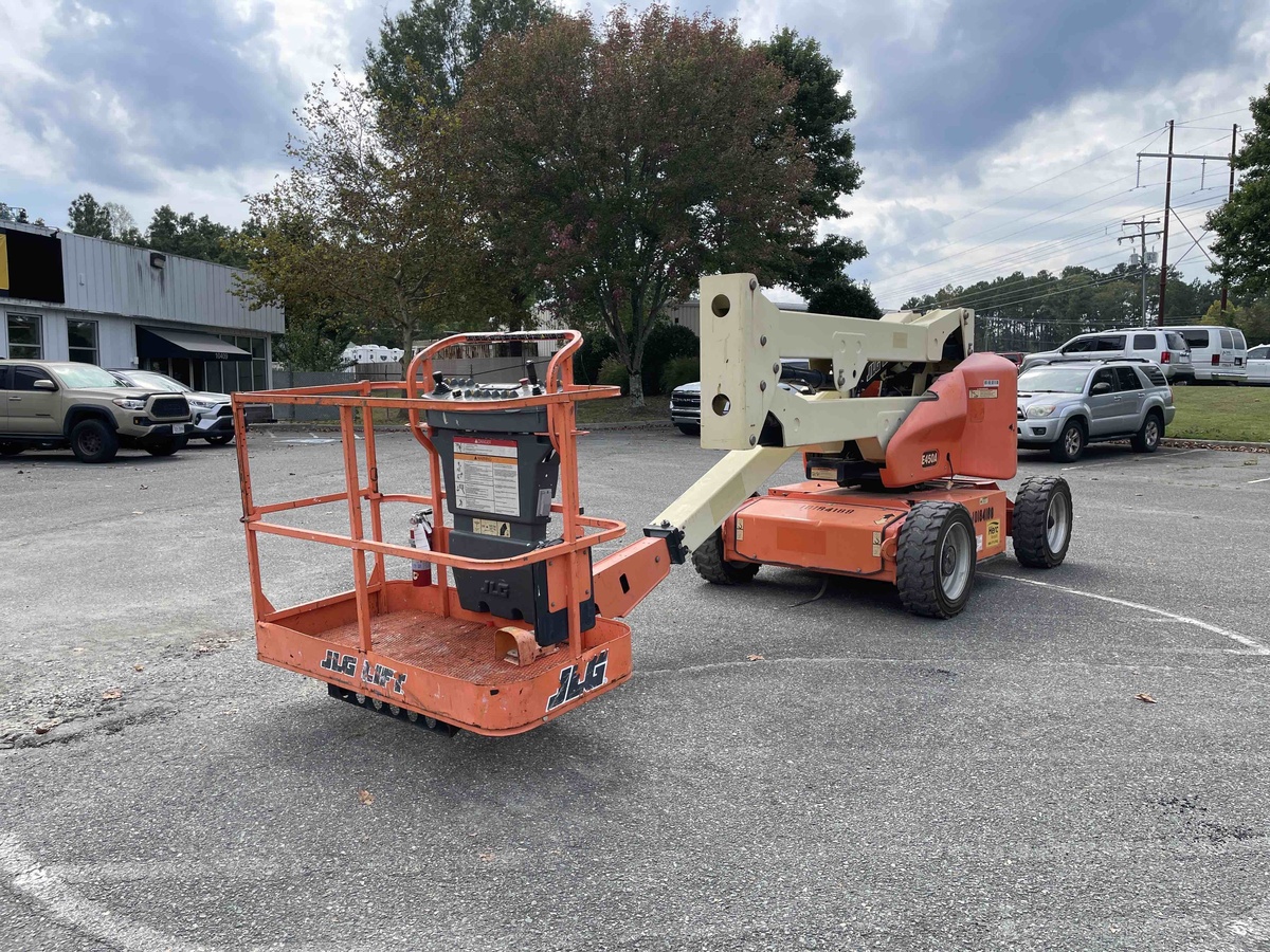 2016 JLG E450A-2