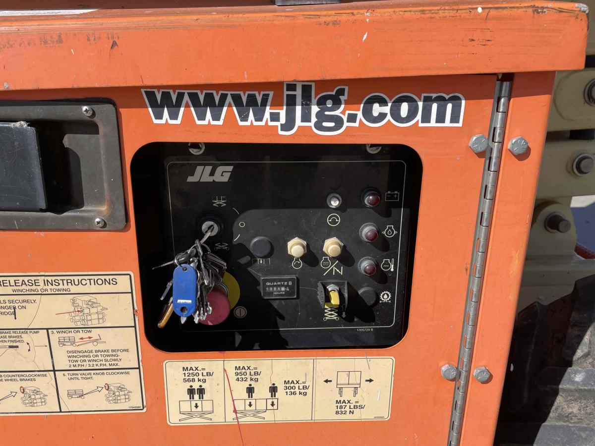 2017 JLG 260MRT