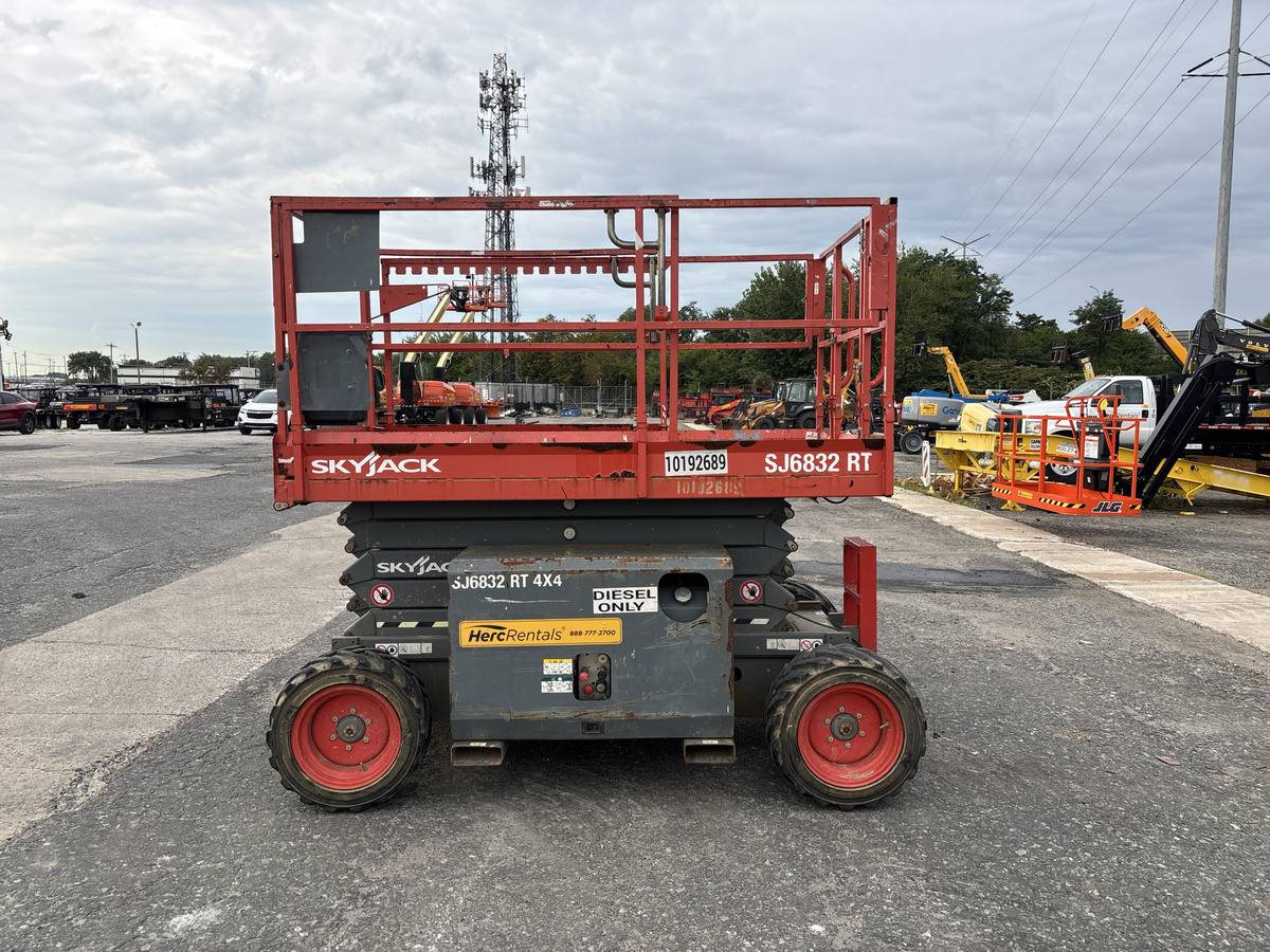 2016 Skyjack SJ-6832RT-3
